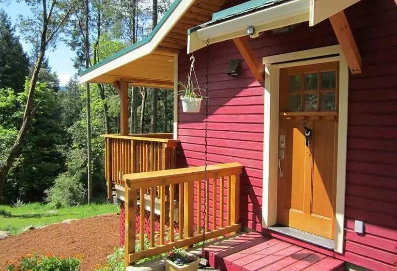 Cosy Woodpecker Cottage