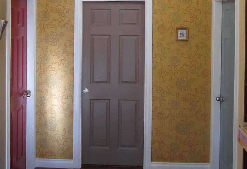 Cosy Woodpecker Cottage