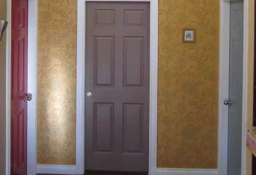 Cosy Woodpecker Cottage