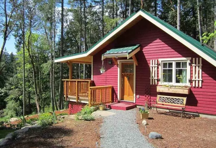 Cosy Woodpecker Cottage