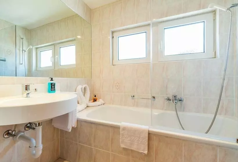 Hotelli Etoile & Alpenperle Residences