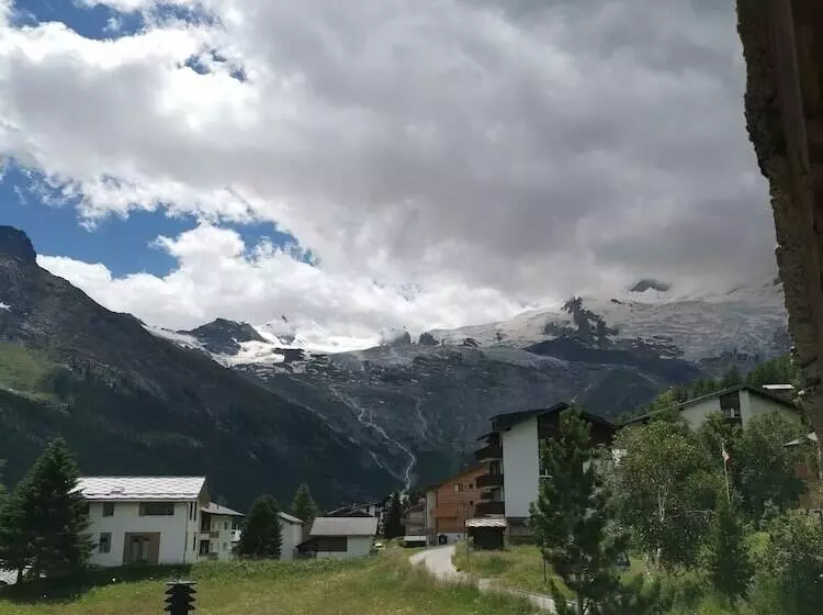 Hotelli Etoile & Alpenperle Residences