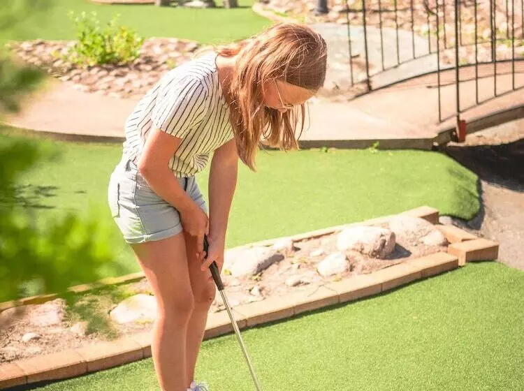 Hotelli Björkbackens Stugby   Campground