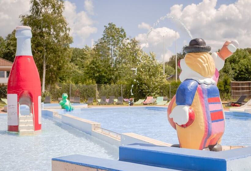 ホテル Björkbackens Stugby Campground