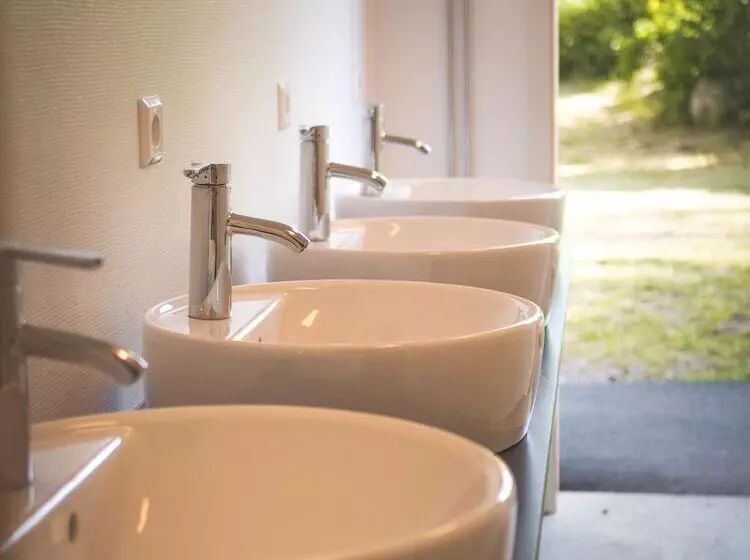 Hotelli Björkbackens Stugby   Campground