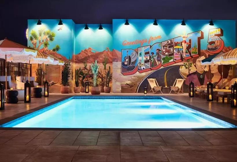 Hotelli Hollywood Volume, A Tribute Portfolio