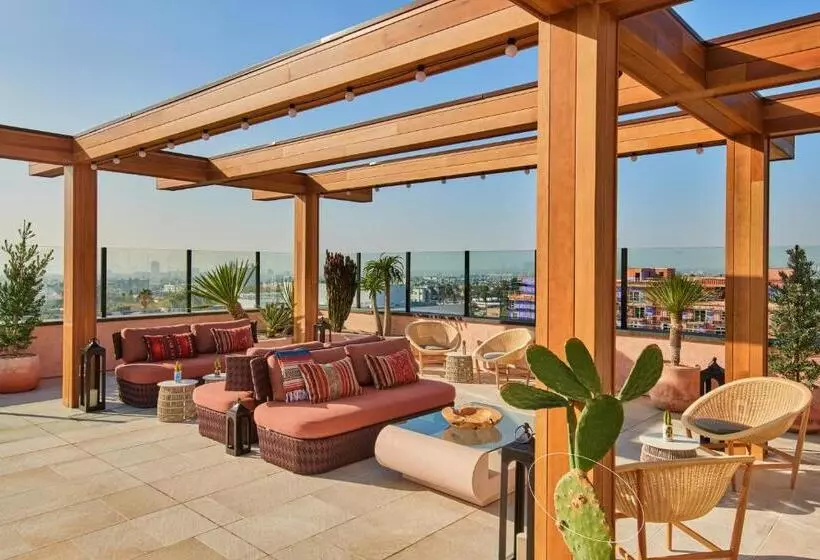 Hotelli Hollywood Volume, A Tribute Portfolio