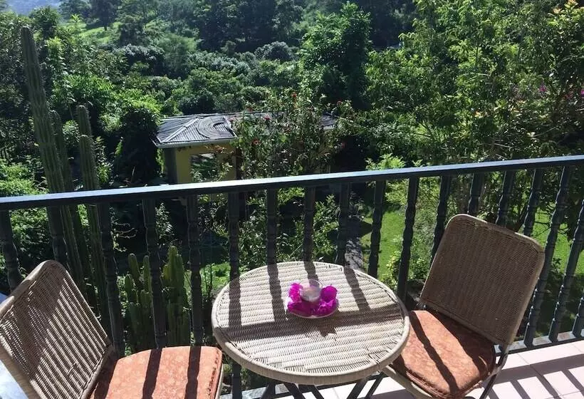 Hotelli Valley View Lodge   Finca Huetares