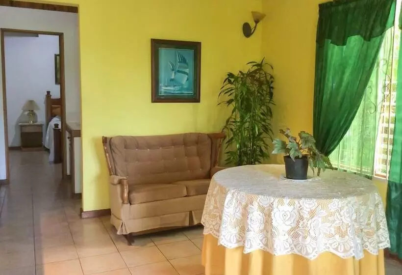 Hotelli Valley View Lodge   Finca Huetares