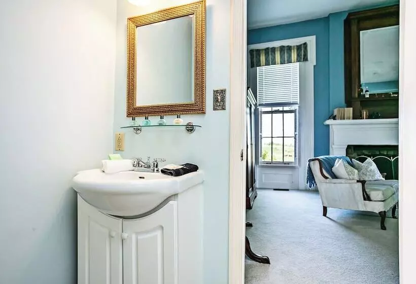 Maple Hill Manor Bed & Breakfast