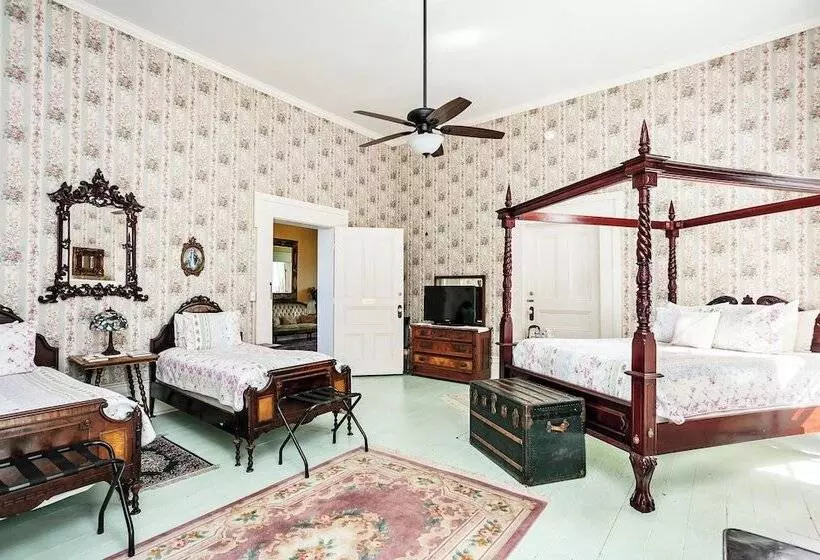 Maple Hill Manor Bed & Breakfast