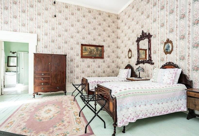 Maple Hill Manor Bed & Breakfast