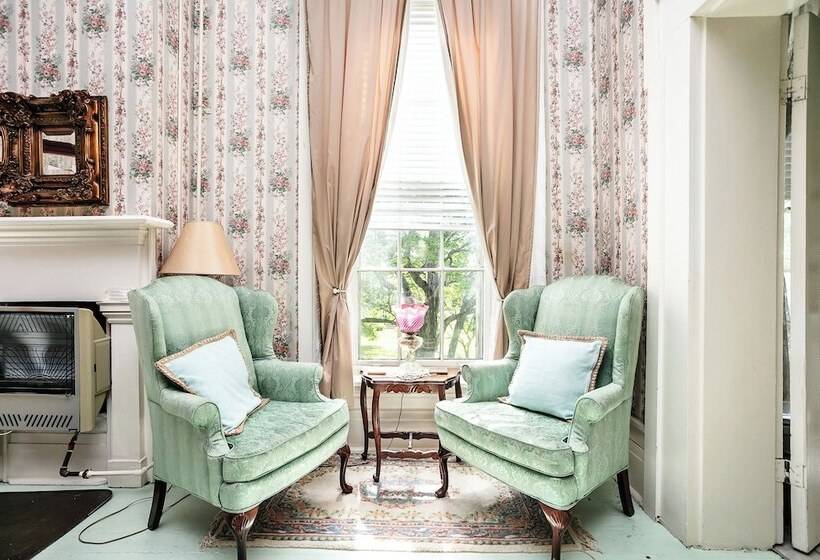 Maple Hill Manor Bed & Breakfast