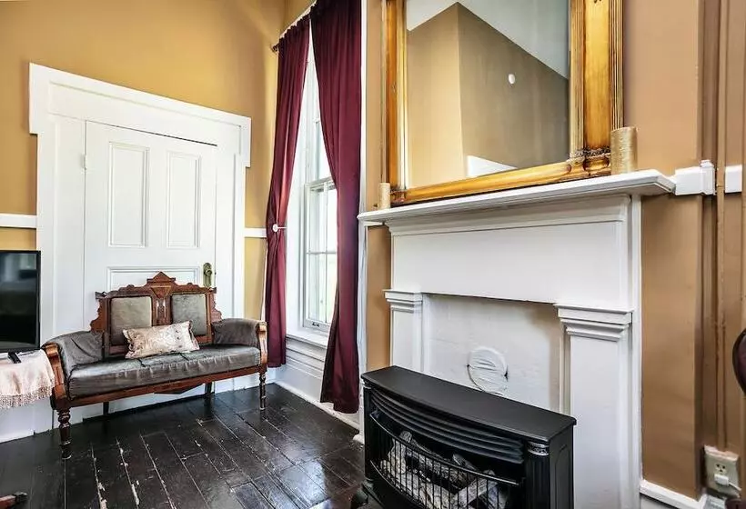 Maple Hill Manor Bed & Breakfast