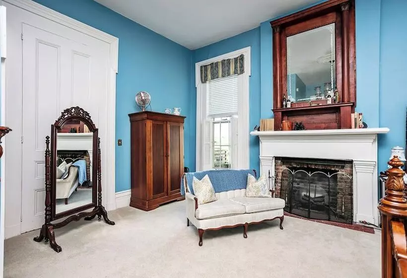 Maple Hill Manor Bed & Breakfast