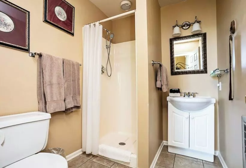 Maple Hill Manor Bed & Breakfast