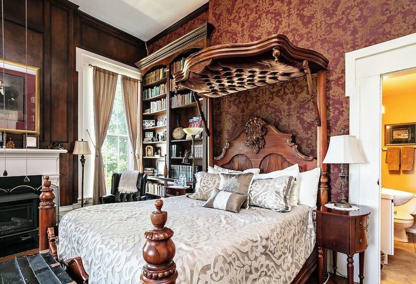 Maple Hill Manor Bed & Breakfast