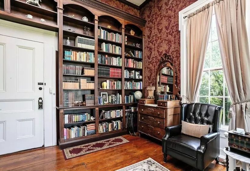 Maple Hill Manor Bed & Breakfast