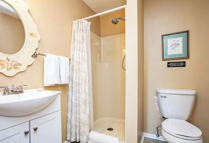 Maple Hill Manor Bed & Breakfast