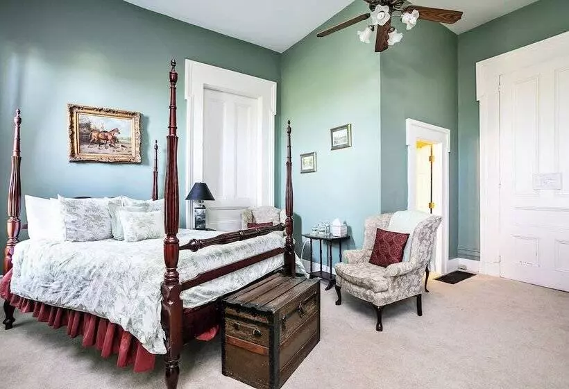 Maple Hill Manor Bed & Breakfast