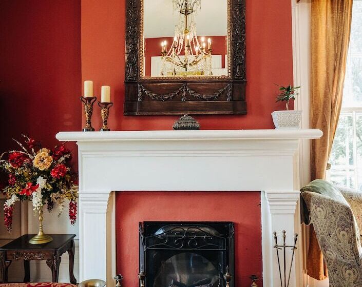 Maple Hill Manor Bed & Breakfast