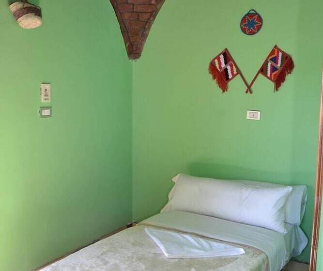 Pensión Takela Kato