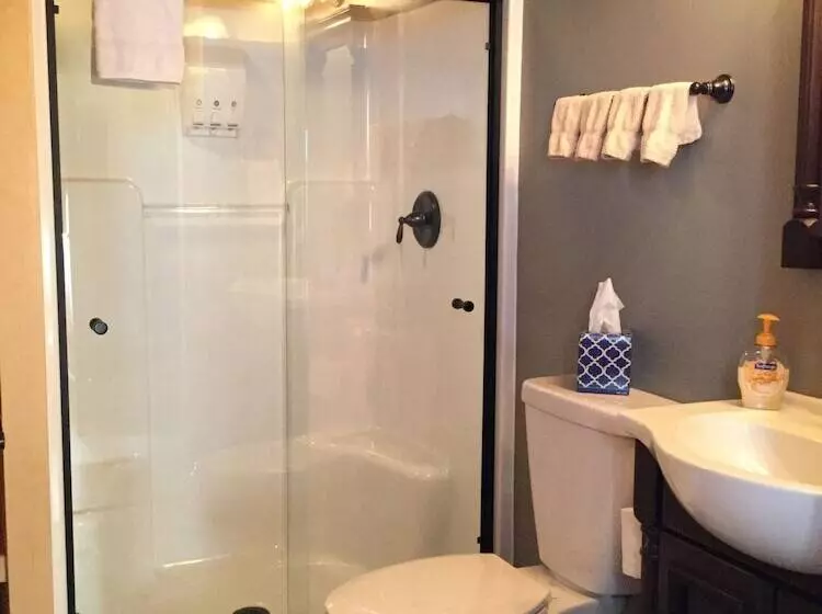 Renfro S Lakeside Retreat   Cabin S And R.v. Park