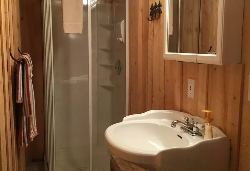 Renfro S Lakeside Retreat   Cabin S And R.v. Park