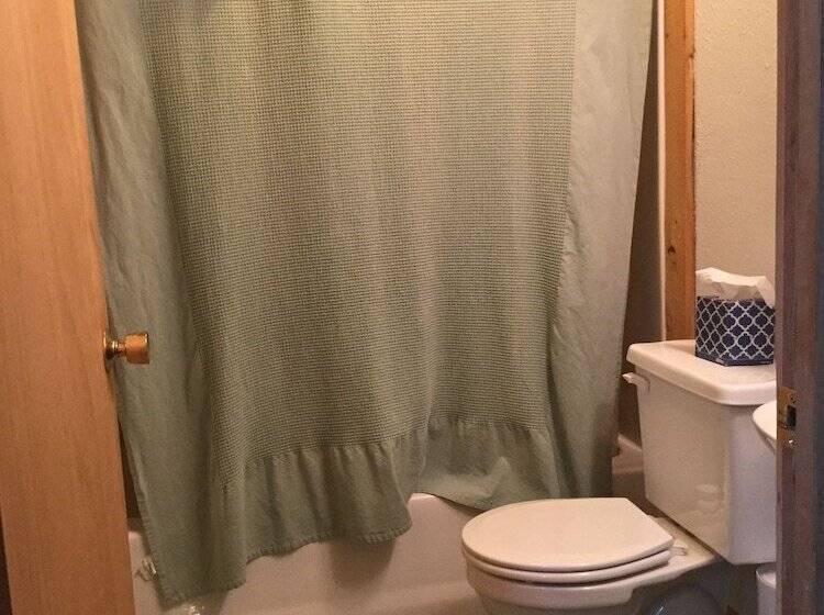 Renfro S Lakeside Retreat   Cabin S And R.v. Park