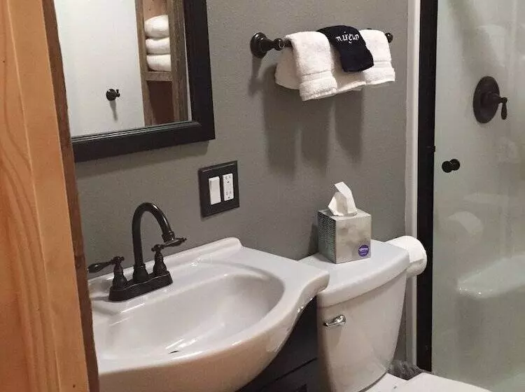 Renfro S Lakeside Retreat   Cabin S And R.v. Park