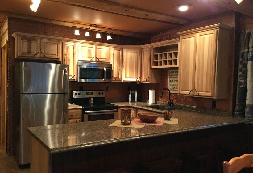 Renfro S Lakeside Retreat   Cabin S And R.v. Park