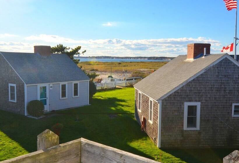 East Harbour Motel And Cottages