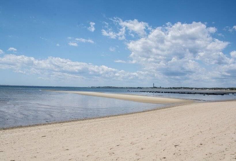 East Harbour Motel And Cottages