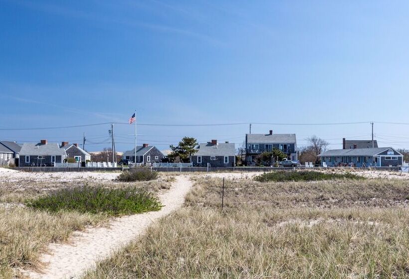 East Harbour Motel And Cottages