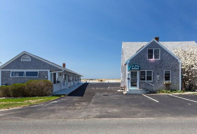 East Harbour Motel And Cottages