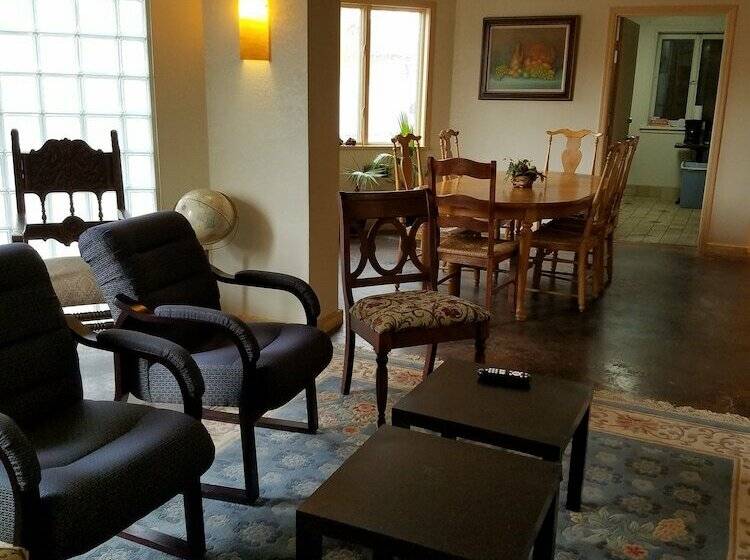 فندق 1026 Oasis Inn