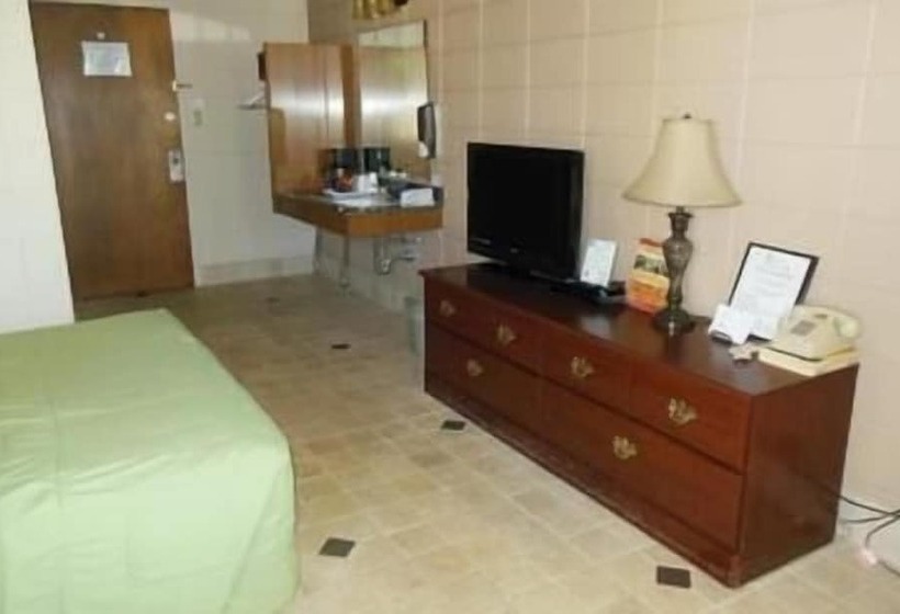 فندق 1026 Oasis Inn