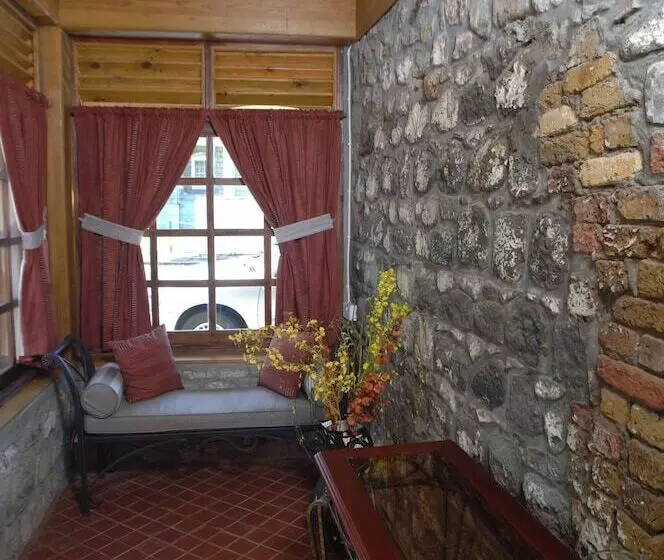 هتل Heron At Bridgehouse