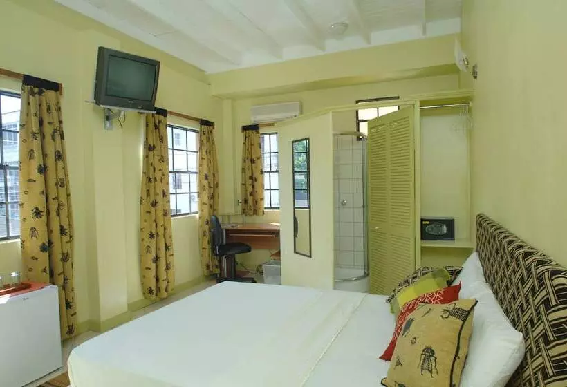 هتل Heron At Bridgehouse