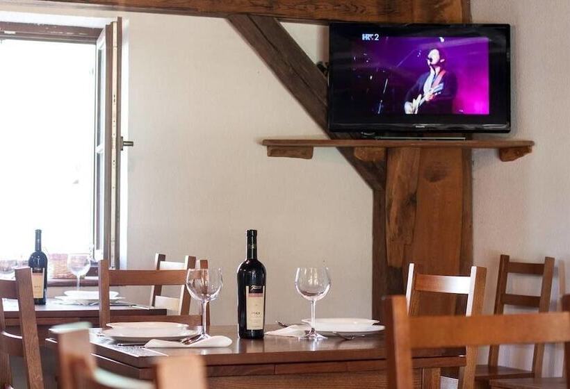 בית מלון כפרי Plitvica Lodge