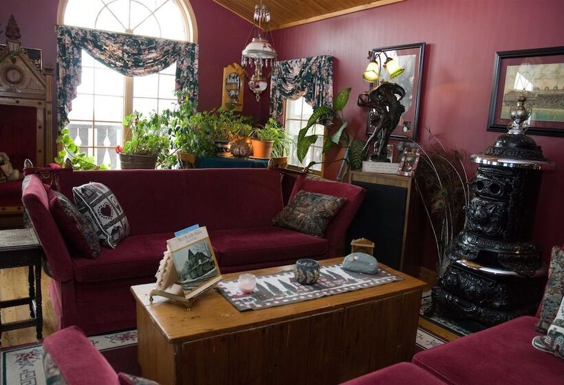 Joe Lin Station Bed & Breakfast