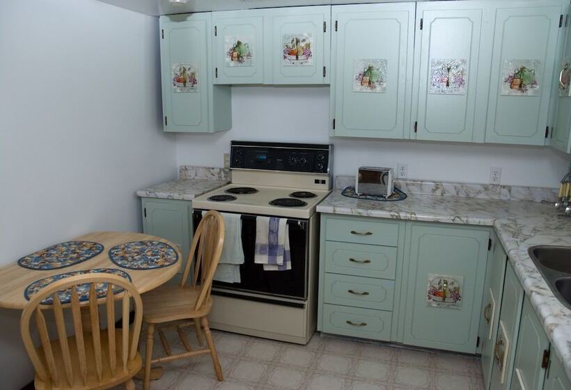 Joe Lin Station Bed & Breakfast