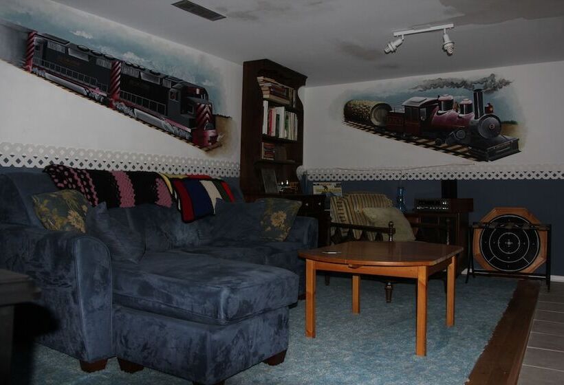 Joe Lin Station Bed & Breakfast