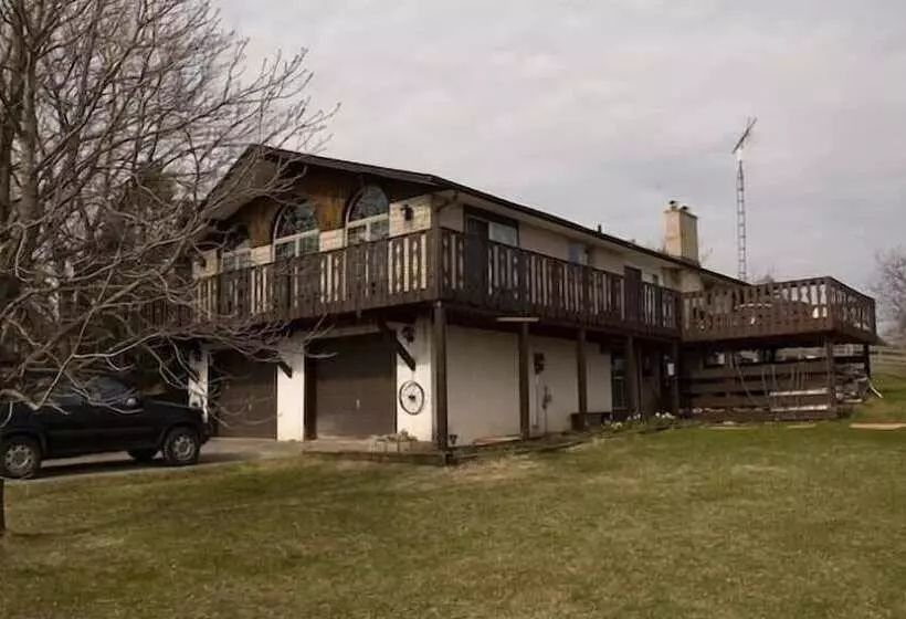 Joe Lin Station Bed & Breakfast