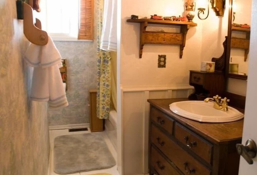 Joe Lin Station Bed & Breakfast