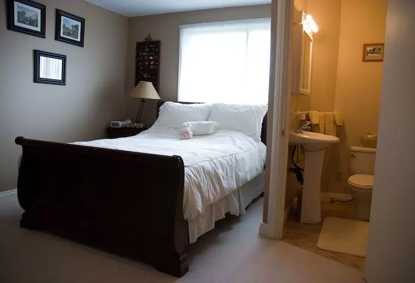 Joe Lin Station Bed & Breakfast