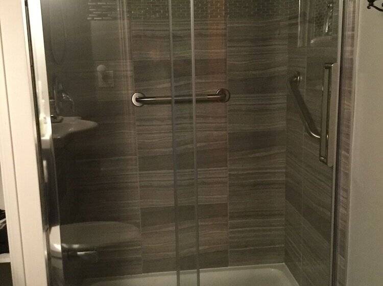 Joe Lin Station Bed & Breakfast