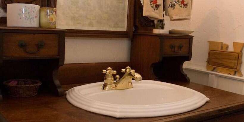 Joe Lin Station Bed & Breakfast