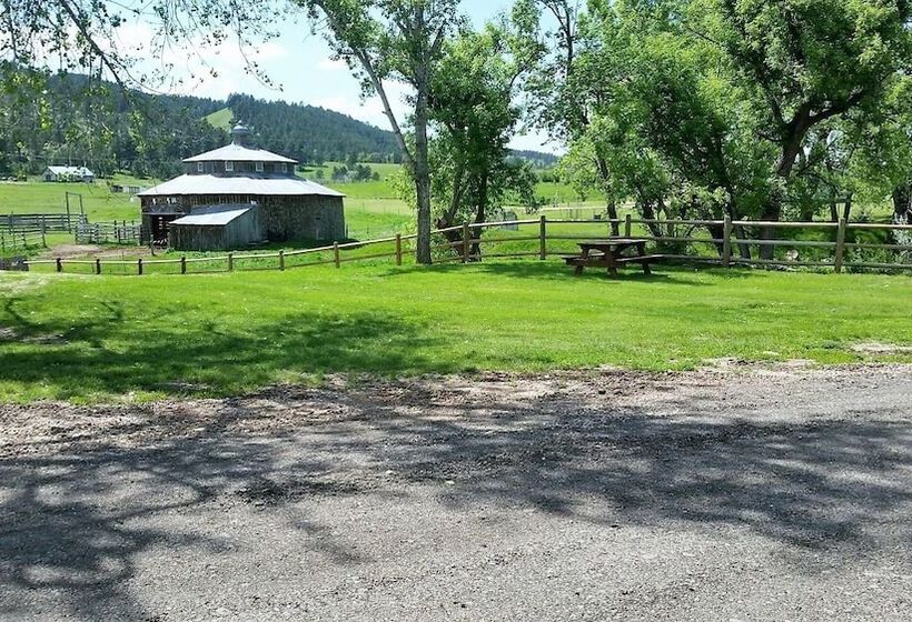 No Name City Luxury Cabins & Rv