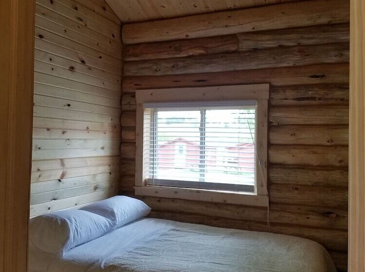 No Name City Luxury Cabins & Rv